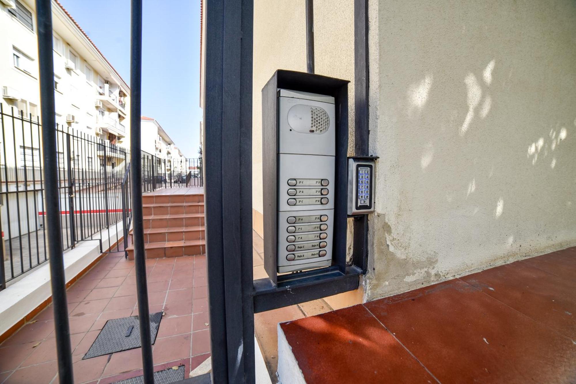 New Premium Apartment - Free Parking & Pools La Algaba Екстер'єр фото